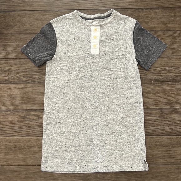 Old Navy boys tee shirt - Picture 4 of 10